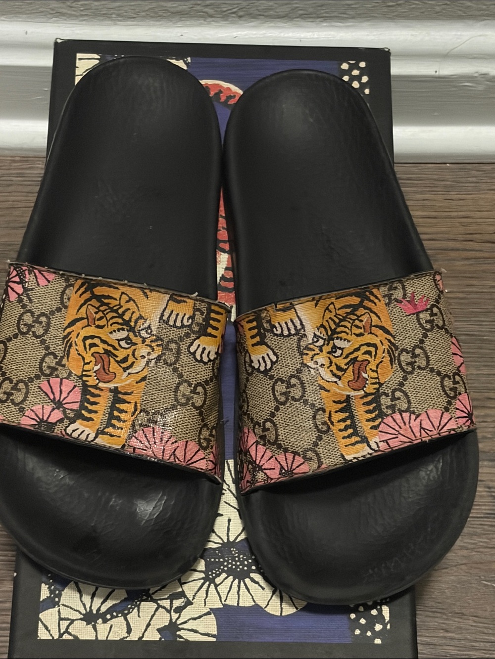GUCCI Resort 2017 Pursuit GG Supreme Bengal Guccissa tiger print slide